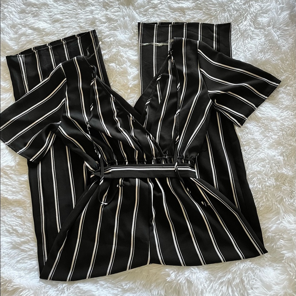 Black and white striped romper jumpsuit Medium - Picture 5 of 5